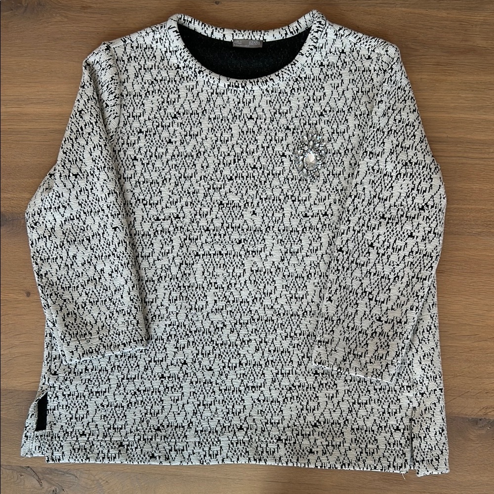 Zara Festive Knit top with Brooch Embellishment- EUC